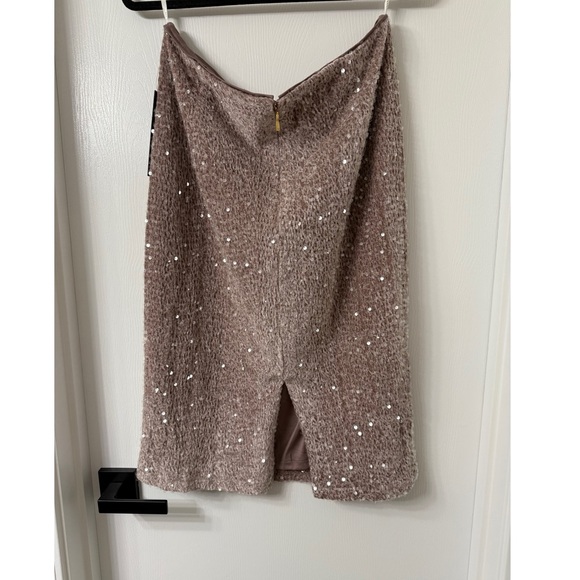 Donna Karan Sequined Pencil Skirt in Large - Picture 9 of 11